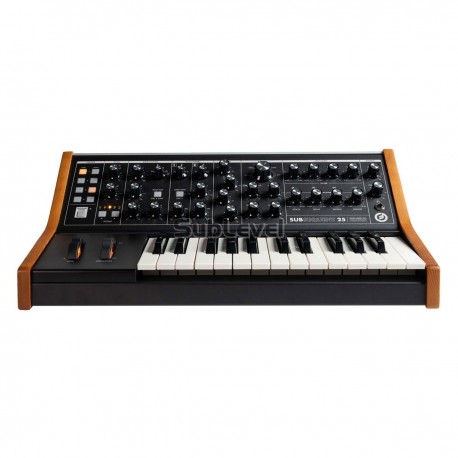 Moog Subsequent 25 sintezators